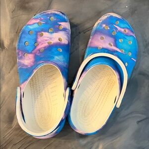 CROCS Kids Water Shoes in Blue and Pink